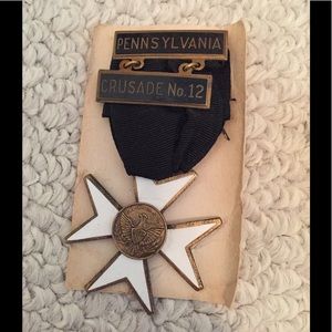 Vintage Masonic pin new in box and still on card